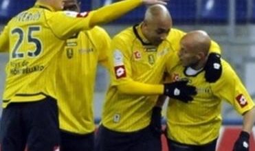 Mikari félicité après son but contre Grenoble