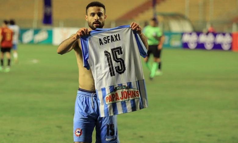 Aymen Sfaxi celebrant la victoire
